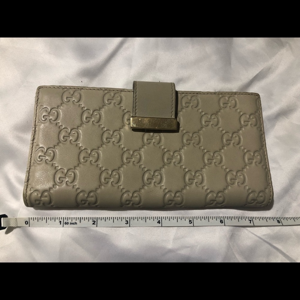 Gucci Beige Soft Guccissima Leather Wallet, gold hardware. Authentic. Like new